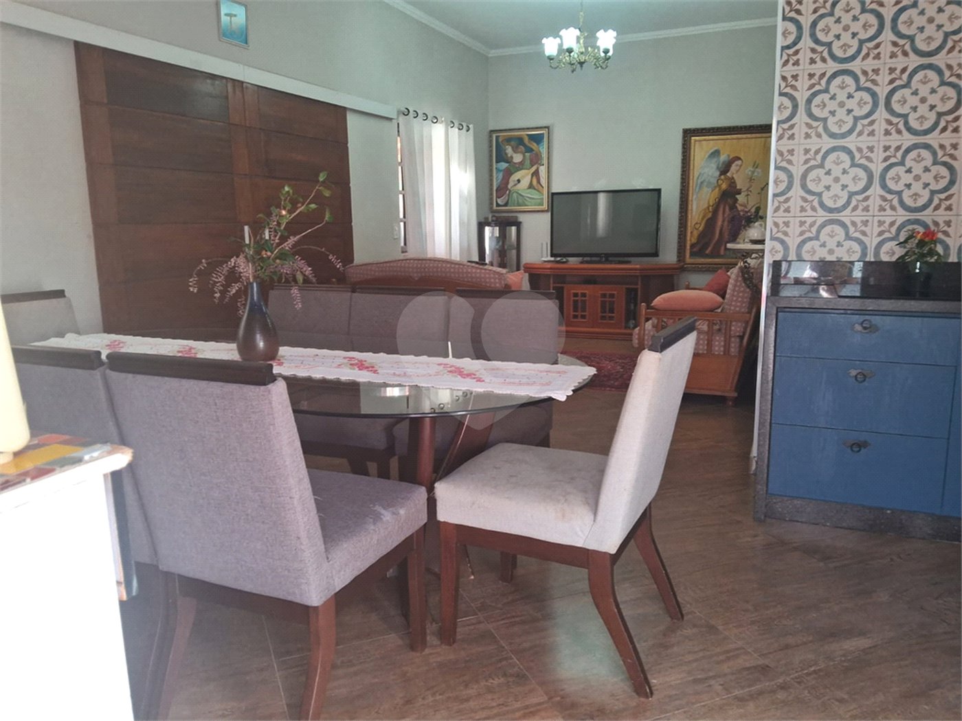 Casa à venda com 5 quartos, sendo 1 suíte, no condomínio Village da Serra, Araçoiaba da Serra - SP