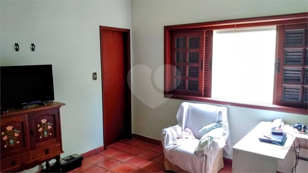 Casa à venda com 4 quartos, sendo 1 suíte, no condomínio Residencial Vale das Laranjeiras, Indaiatuba - SP