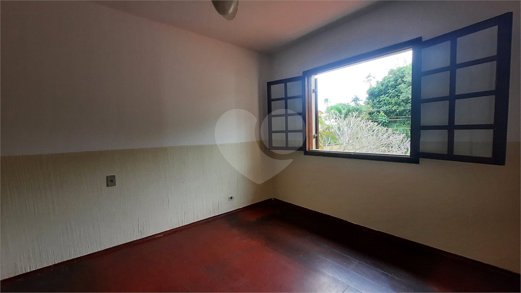 Sobrado à venda com 4 quartos, sendo 3 suítes,  em Interlagos, São Paulo, SP