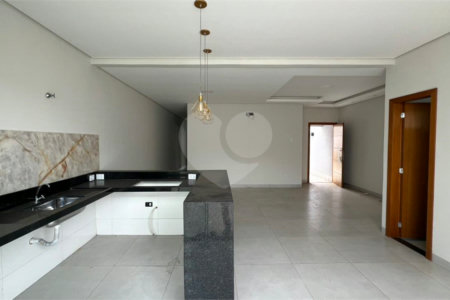 Casa Térrea à venda com 3 quartos, sendo 1 suíte, em Jardim Califórnia, Cuiabá, MT