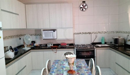 Casa à venda com 4 quartos, sendo 2 suítes,  em Jardim Terezópolis, Guarulhos, SP