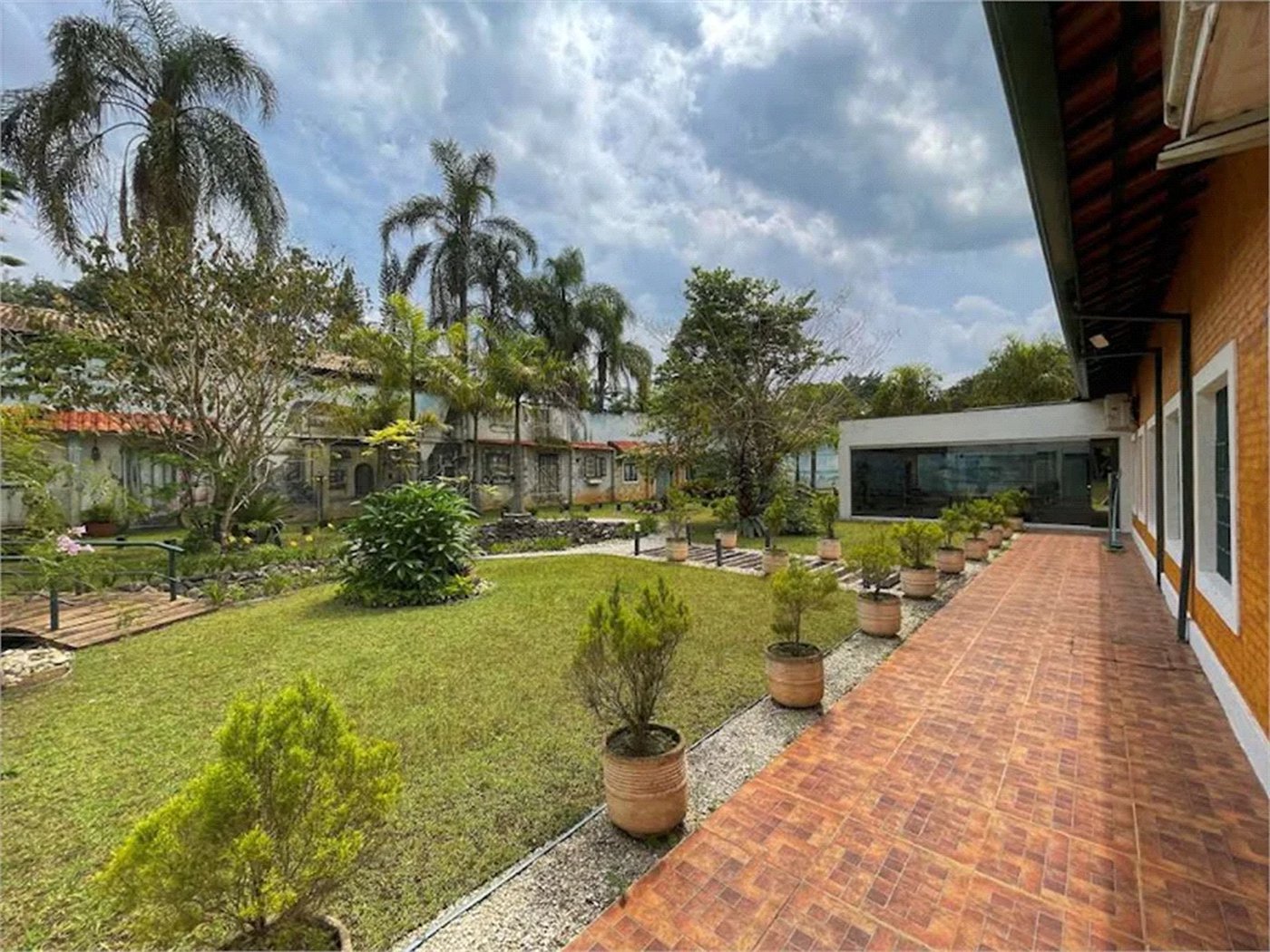Casa à venda com 4 suítes no condomínio Miollo da Granja, Cotia - SP