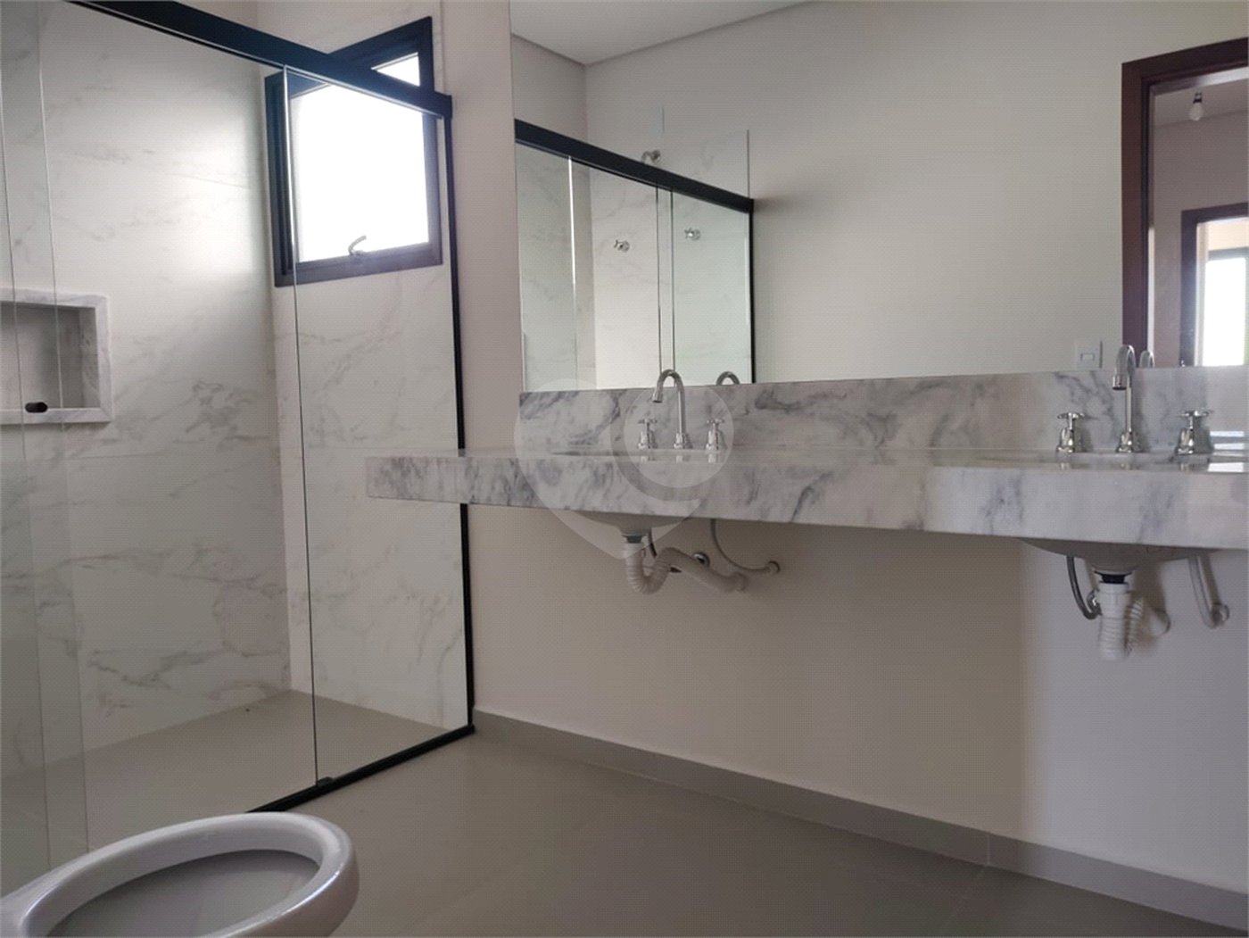 Casa à venda com 3 suítes no condomínio Santa Isabel I, Louveira - SP