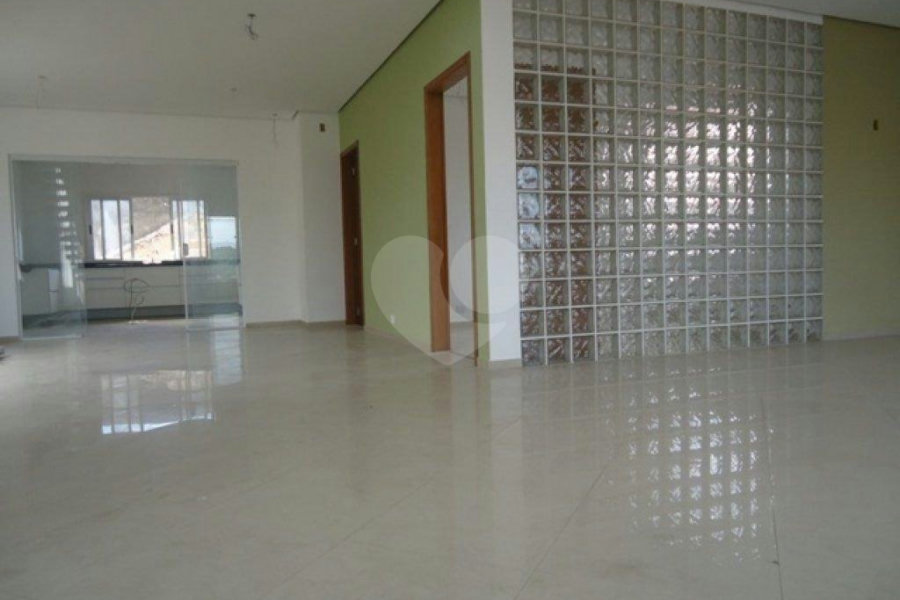 Sobrado à venda com 3 quartos, sendo 1 suíte, em Vila Irmãos Arnoni, São Paulo, SP