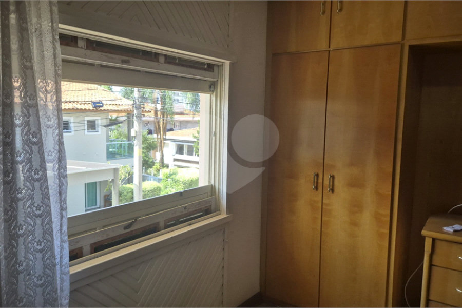 Casa à venda com 4 quartos, sendo 3 suítes, no condomínio Chácara das Rosas, São Paulo - SP