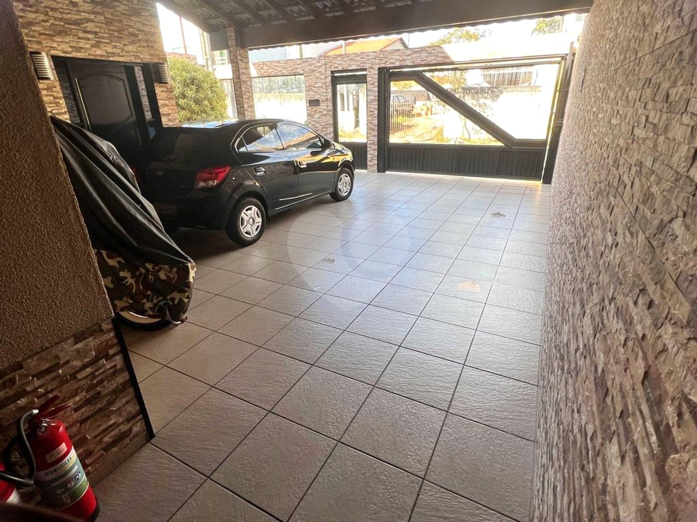 Sobrado à venda com 3 quartos, sendo 1 suíte,  em Jardim Modelo, Suzano, SP
