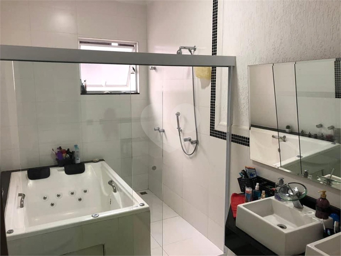 Casa à venda com 3 suítes no condomínio Village Ipanema 1, Araçoiaba da Serra - SP