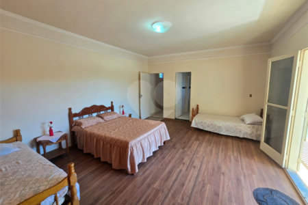 Casa à venda com 5 quartos, sendo 1 suíte,  em Vila Santana, Itapetininga, SP