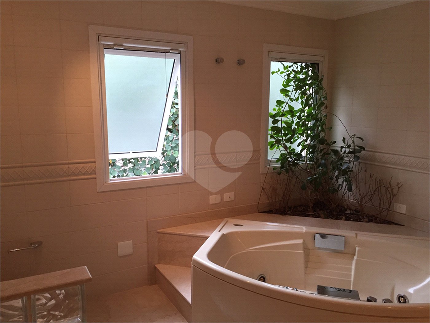 Casa à venda com 4 quartos, sendo 2 suítes, no condomínio Residencial Morumbi, São Paulo - SP