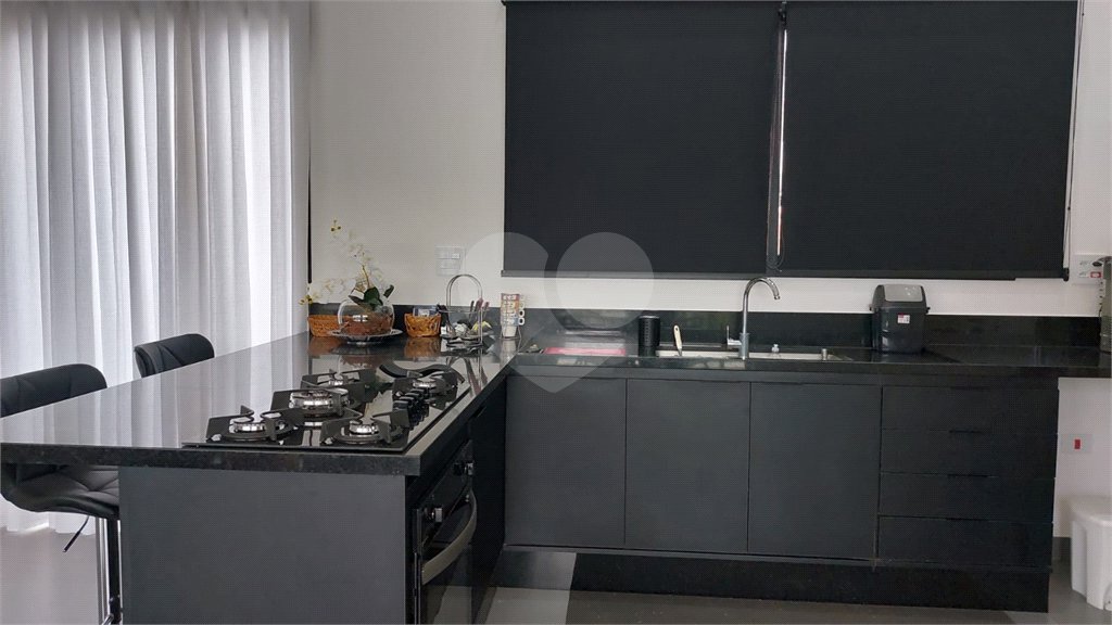 Casa à venda ou para alugar com 4 quartos, sendo 3 suítes, no condomínio Figueira Garden, Atibaia - SP