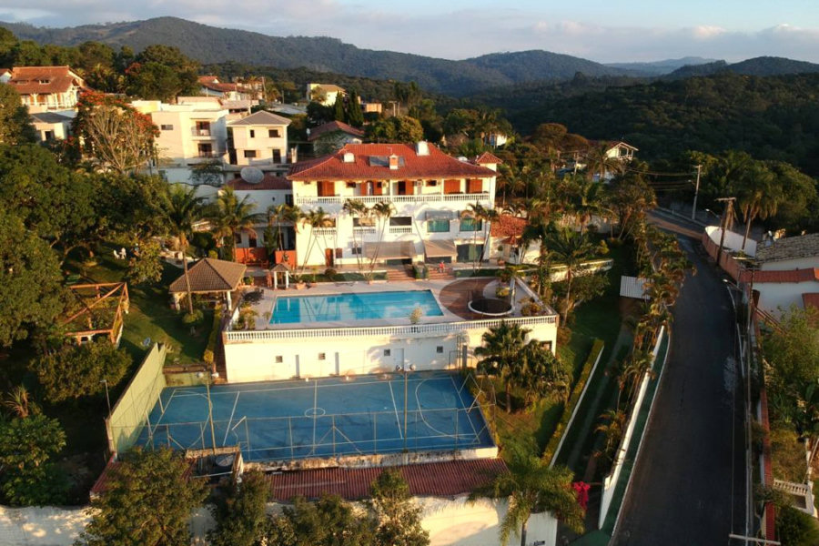 Casa à venda com 8 quartos, sendo 5 suítes, em Serra da Cantareira, Mairiporã, SP