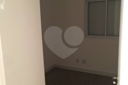 Apartamento à venda com 3 quartos, sendo 1 suíte,  em Jardim Parque Morumbi, São Paulo, SP