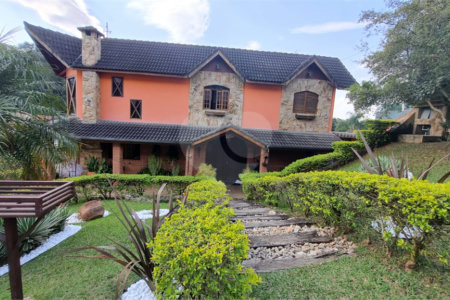 Casa à venda com 4 quartos, sendo 2 suítes, no condomínio Aruã Eco Park, Mogi das Cruzes - SP