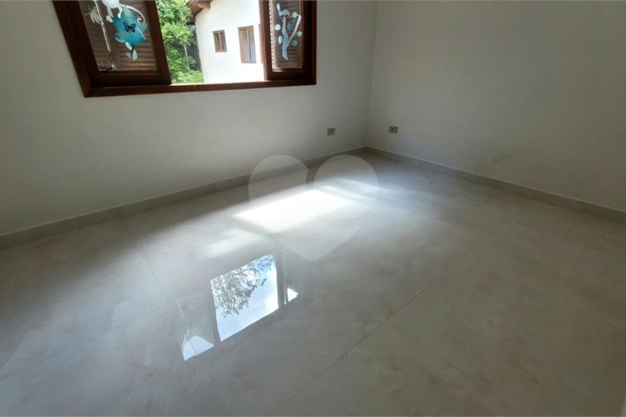 Casa à venda com 5 quartos, sendo 3 suítes, no condomínio Alpes da Cantareira, Mairiporã - SP