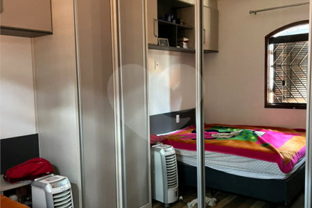 Sobrado à venda com 3 quartos, sendo 1 suíte, em Jardim Fernandes, São Paulo, SP