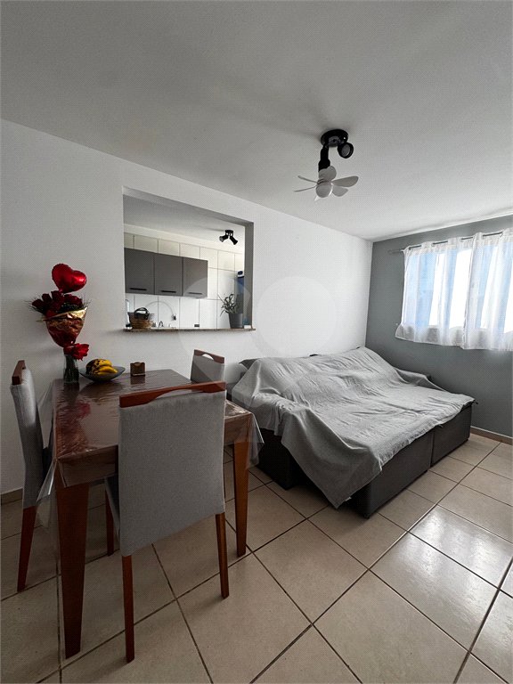 Apartamento á venda, com 02 Dormitórios, em Jardim Ricetti.