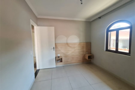Sobrado à venda com 4 quartos, sendo 1 suíte,  em Interlagos, São Paulo, SP