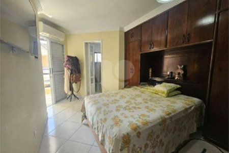 Casa à venda com 3 quartos, sendo 1 suíte,  no condomínio Residencial Villagio Vitória, Guarulhos - SP