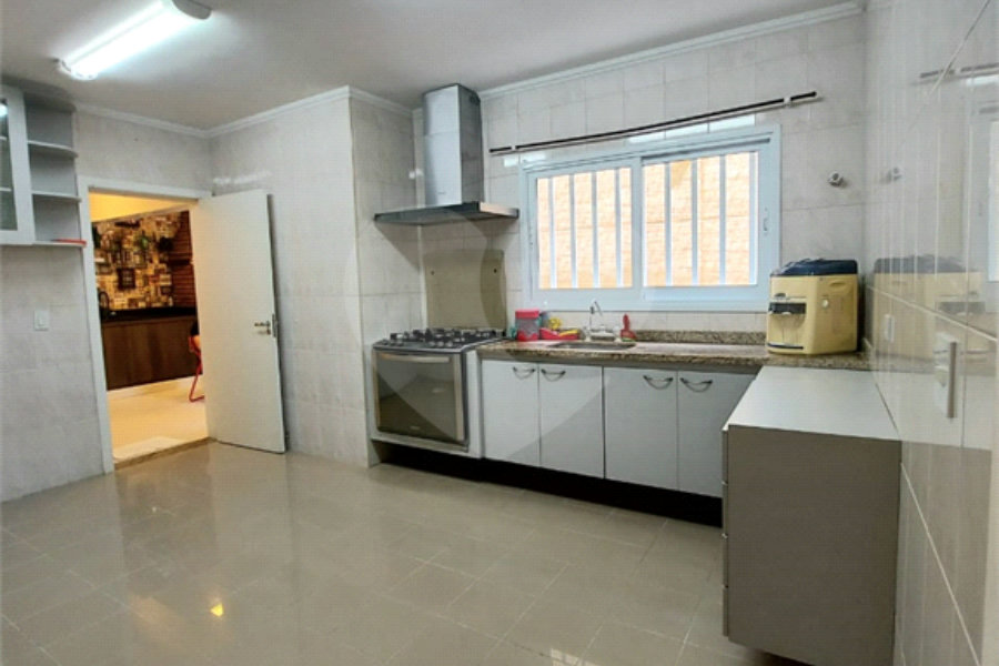 Sobrado à venda com 3 quartos, sendo 2 suítes, em Vila Romero, São Paulo, SP