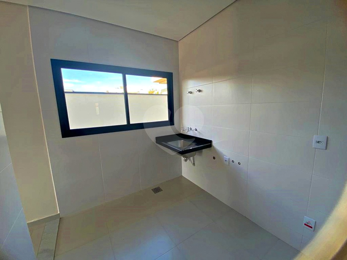Casa à venda com 3 suítes no condomínio Santa Isabel I, Louveira - SP