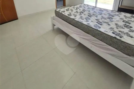 Casa à venda com 3 suítes no condomínio Chácaras Arumã, Sarapuí - SP