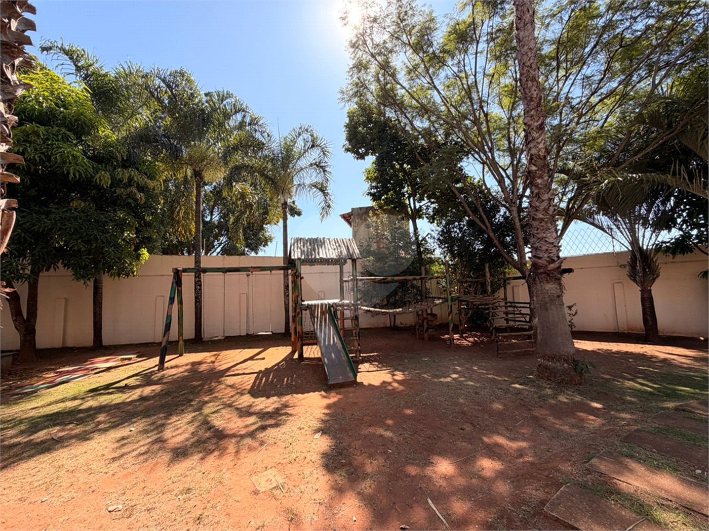 Casa à venda com 3 quartos, sendo 1 suíte, no condomínio Village Sarriá, Sorocaba - SP