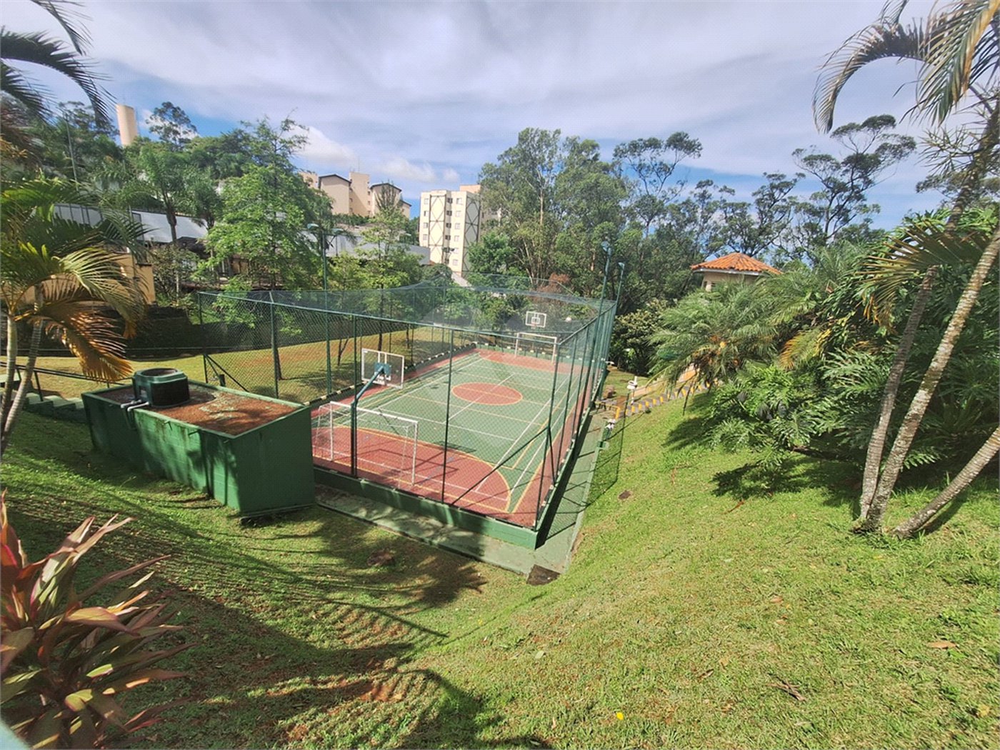 Casa à venda com 5 quartos, sendo 3 suítes,  no condomínio Vila Panamericana, São Paulo - SP