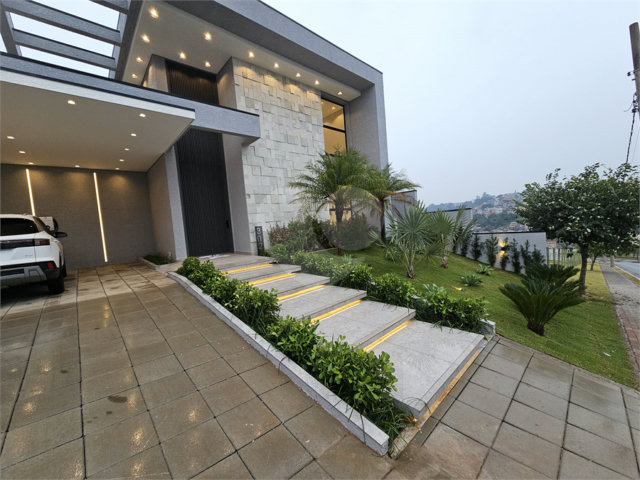 Casa à venda com 4 suítes no condomínio Villas do Jaguari, Santana de Parnaíba - SP