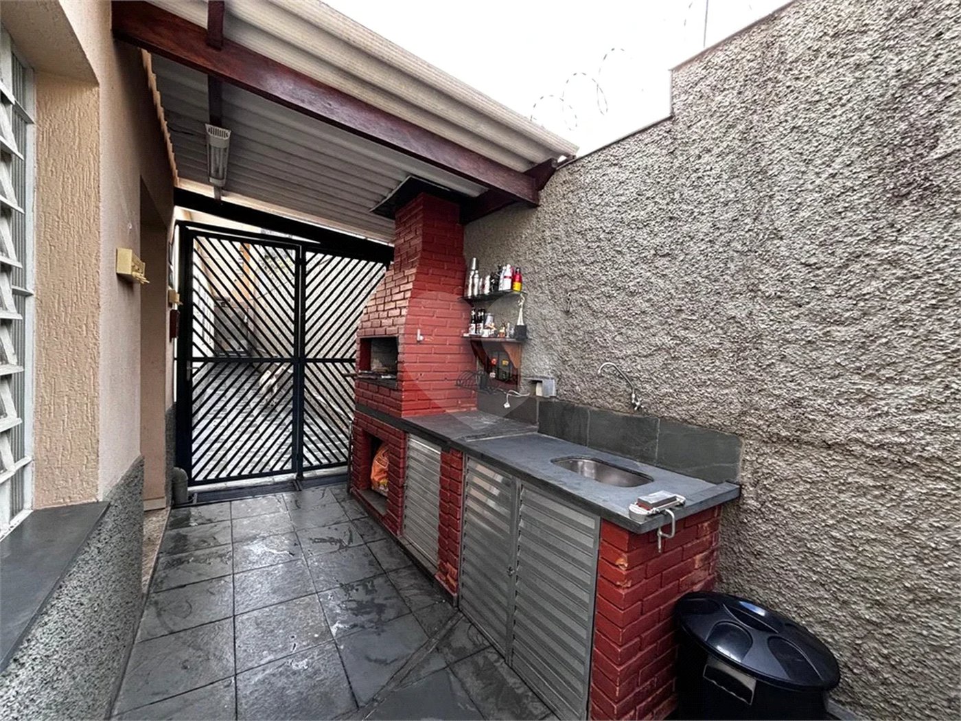 Casa com 03 dormitórios e 04 vagas Parada Inglesa
