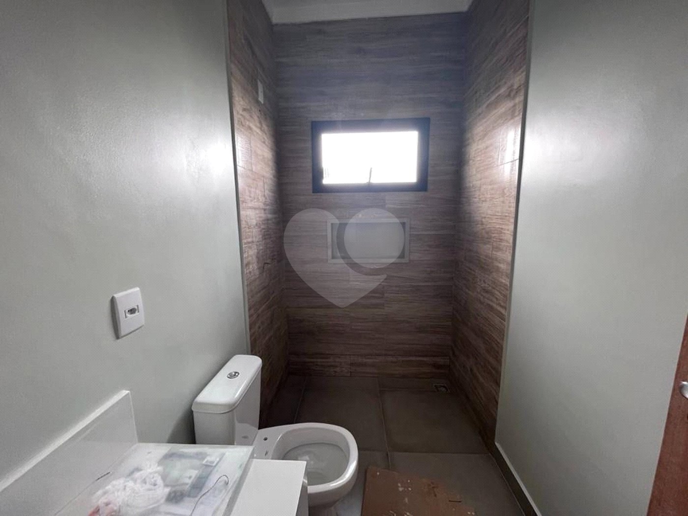 Casa à venda com 4 suítes no condomínio Village Saint Charbel, Araçoiaba da Serra - SP