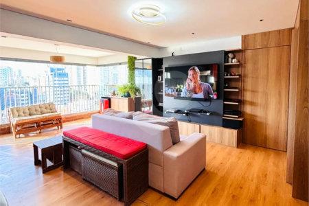 Apartamento à venda com 3 quartos, sendo 1 suíte, em Mirandópolis, São Paulo, SP