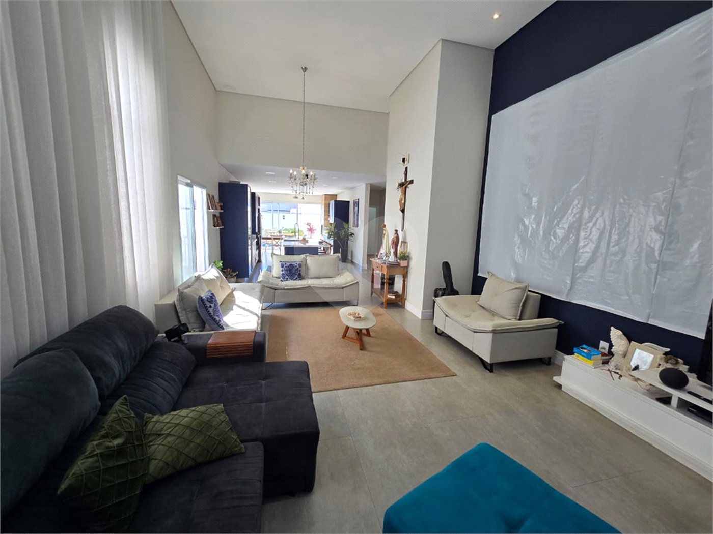 Casa à venda com 3 quartos, sendo 2 suítes, no condomínio Golden, Itapetininga - SP