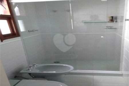 Casa à venda com 4 quartos, sendo 2 suítes,  no condomínio Ypê Branco I, São Paulo - SP