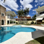 Casa à venda com 5 quartos, sendo 3 suítes,  no condomínio Village Saint Charbel, Araçoiaba da Serra - SP