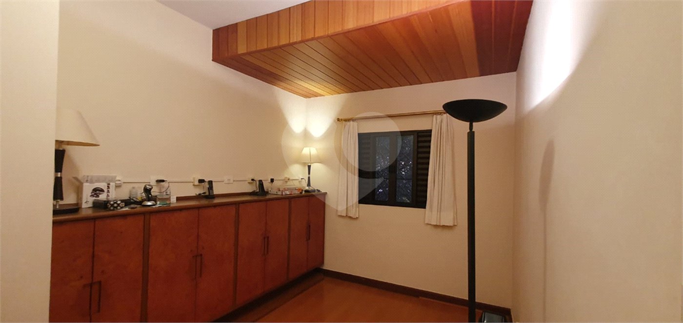 Sobrado à venda com 4 quartos, sendo 2 suítes, em Moema, São Paulo, SP