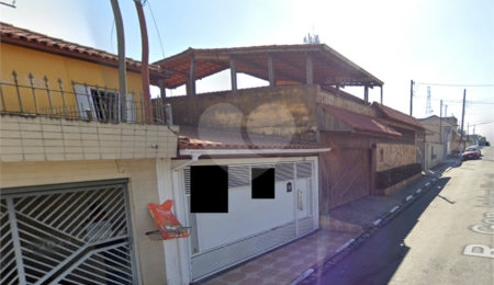 Sobrado à venda com 3 quartos no Centro, Poá, SP