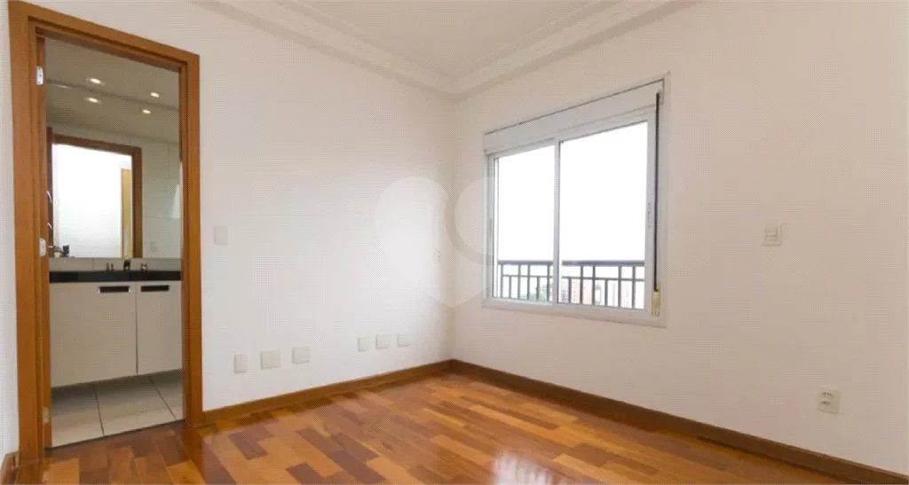 Cobertura duplex à venda na Mooca de 277m² com 3 dormitórios, 1 suíte e 3 vagas.
