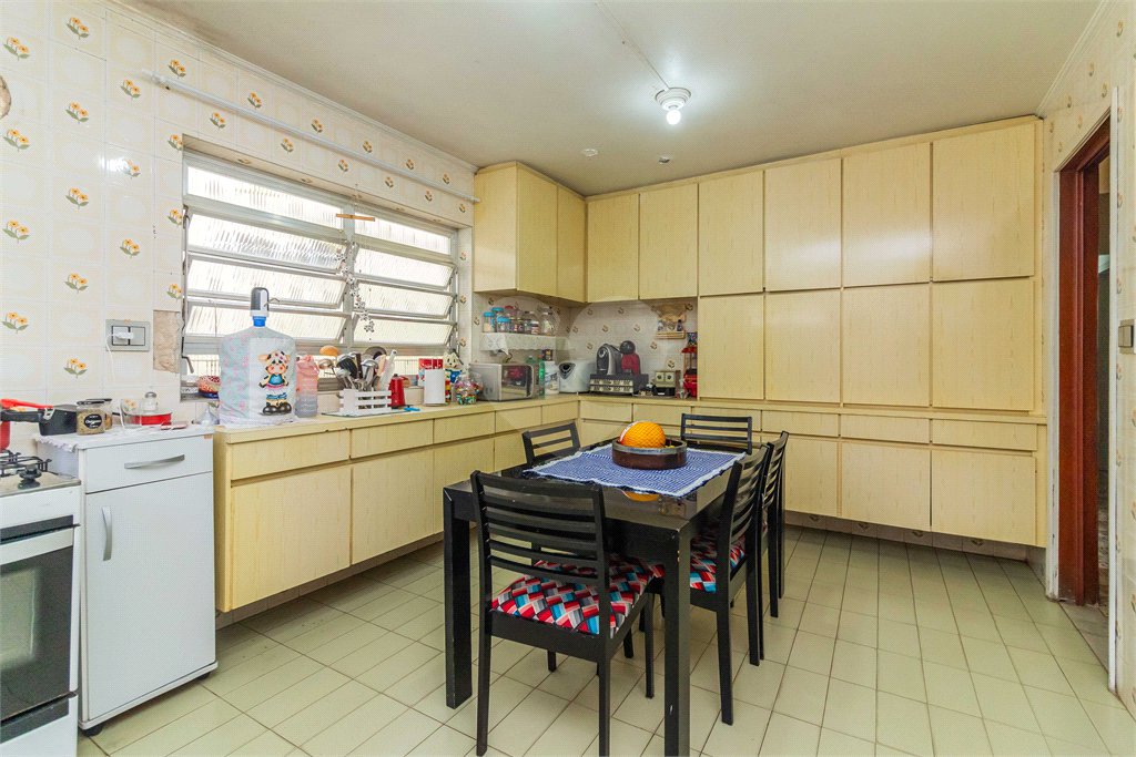 Sobrado à venda com 4 quartos, sendo 1 suíte, em Tremembé, São Paulo, SP