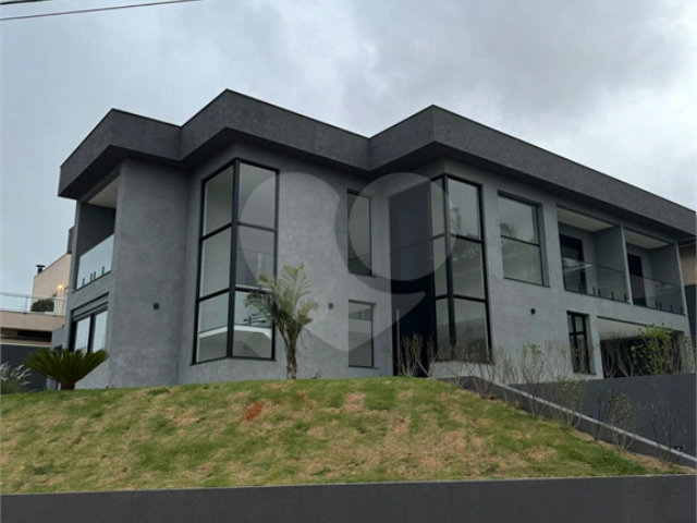 Casa à venda com 5 suítes no condomínio Residencial Santa Maria, Jandira - SP