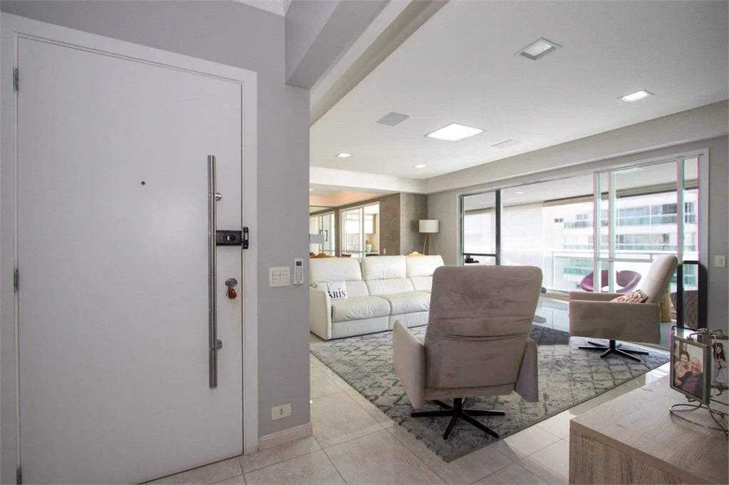 Apartamento à venda com 4 quartos, sendo 3 suítes,  em Vila Romana, São Paulo, SP