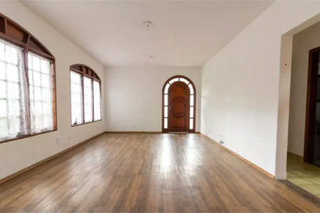Casa à venda com 4 quartos, sendo 1 suíte,  em Vila Tiradentes, São Paulo, SP