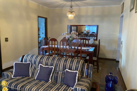 Vende-se excelente casa térrea próximo ao Estadio do Zuzão