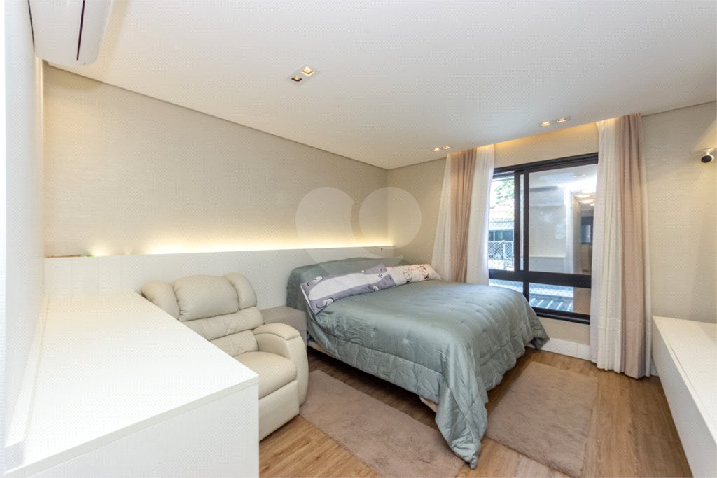 Casa à venda com 3 suítes no condomínio Reserva 8, São Paulo - SP