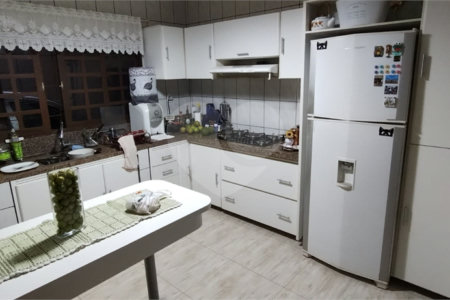 Casa à venda com 3 quartos, sendo 1 suíte, no Centro, Paranaíba, MS