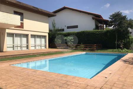Sobrado à venda com 5 quartos, sendo 1 suíte, em Jardim São Bento, São Paulo, SP