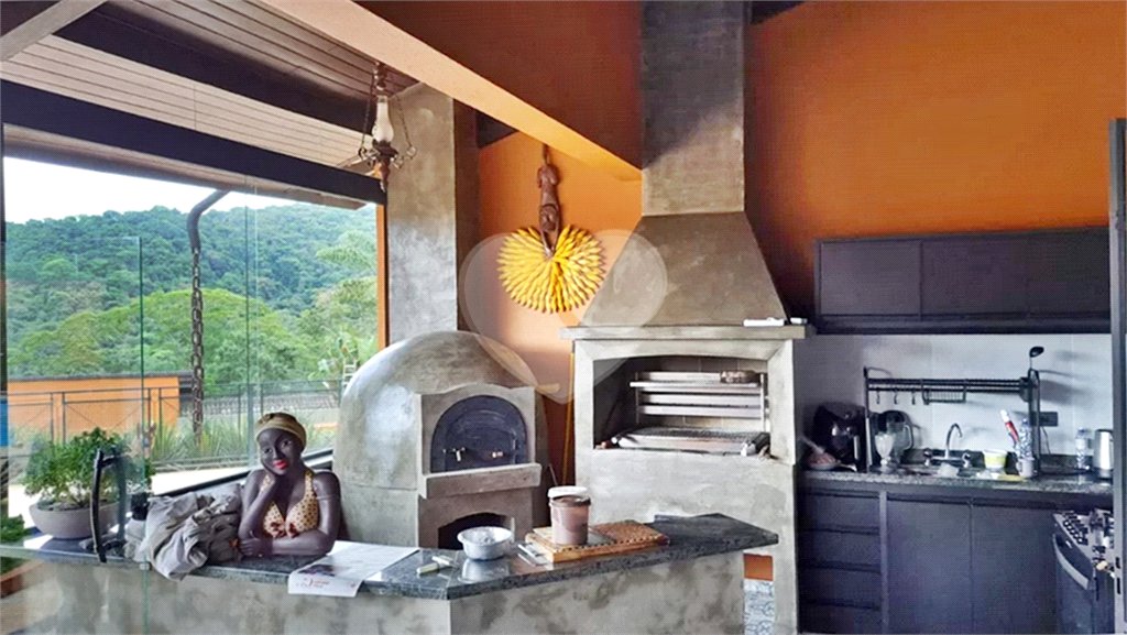 Casa à venda com 8 quartos, sendo 4 suítes, em Roseira, Mairiporã, SP