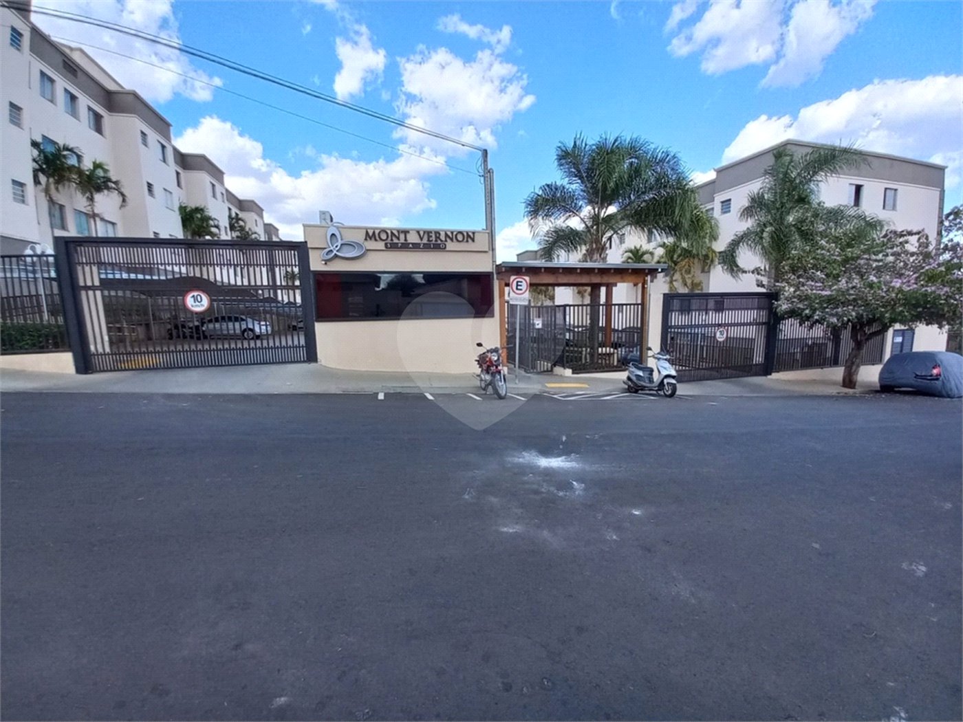 Apartamento no Condomínio Mont Vernon .