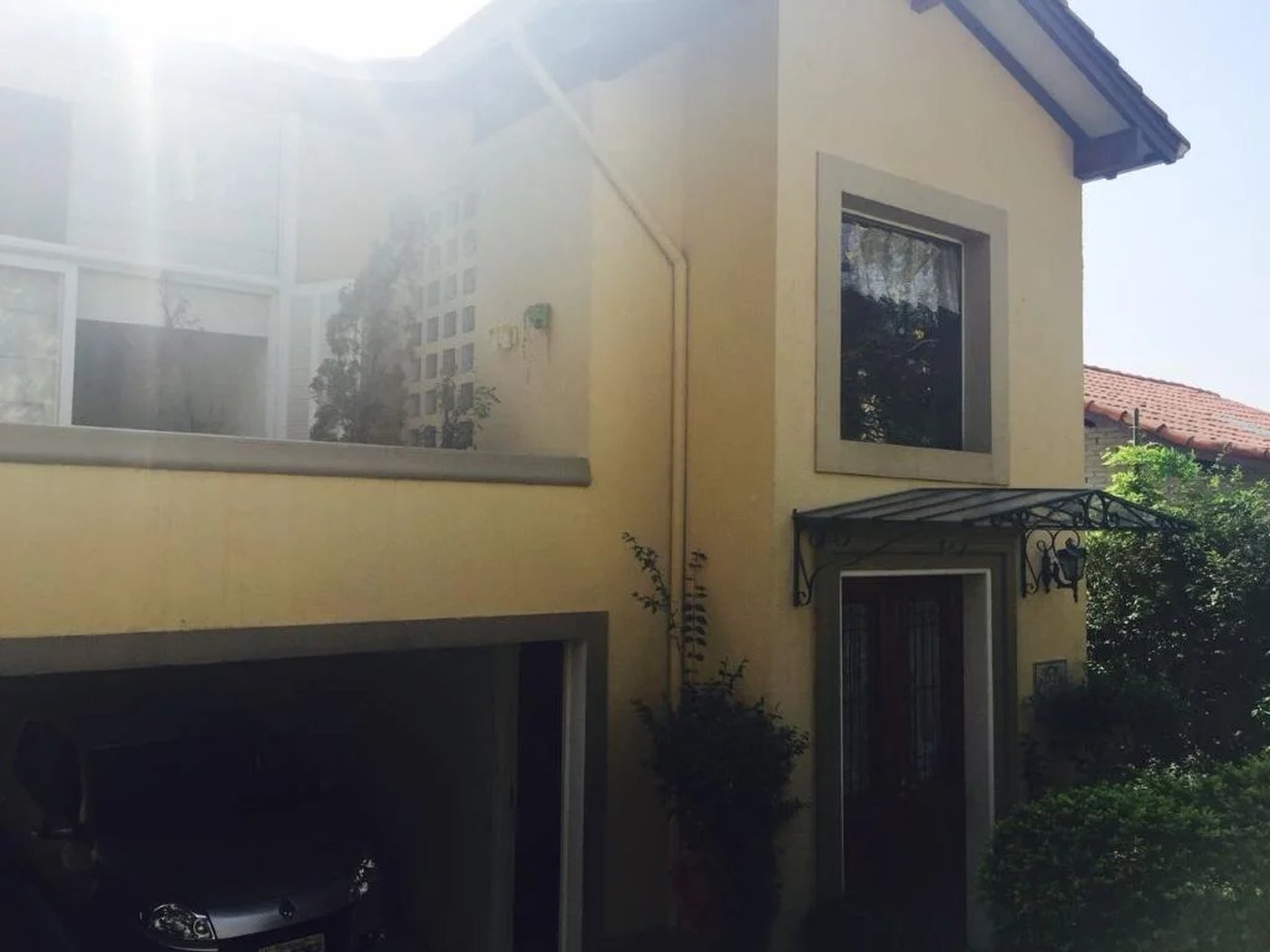 Casa à venda com 5 quartos, sendo 4 suítes, no condomínio Jardim Vitória Régia, São Paulo - SP