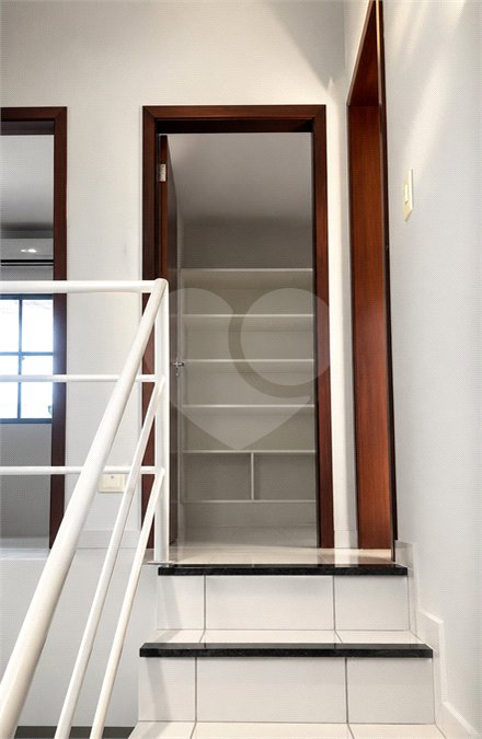 Casa à venda com 3 quartos, sendo 1 suíte,  no condomínio Maison Vert, Várzea Grande - MT