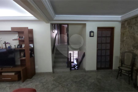 Sobrado à venda com 7 quartos, sendo 2 suítes, em Jardim Marajoara, São Paulo, SP